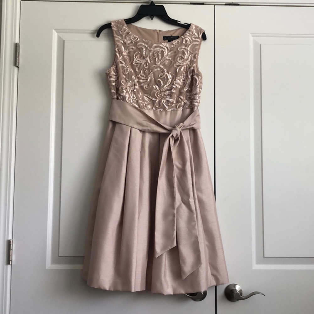 Jessica Howard taupe cocktail dress size 6